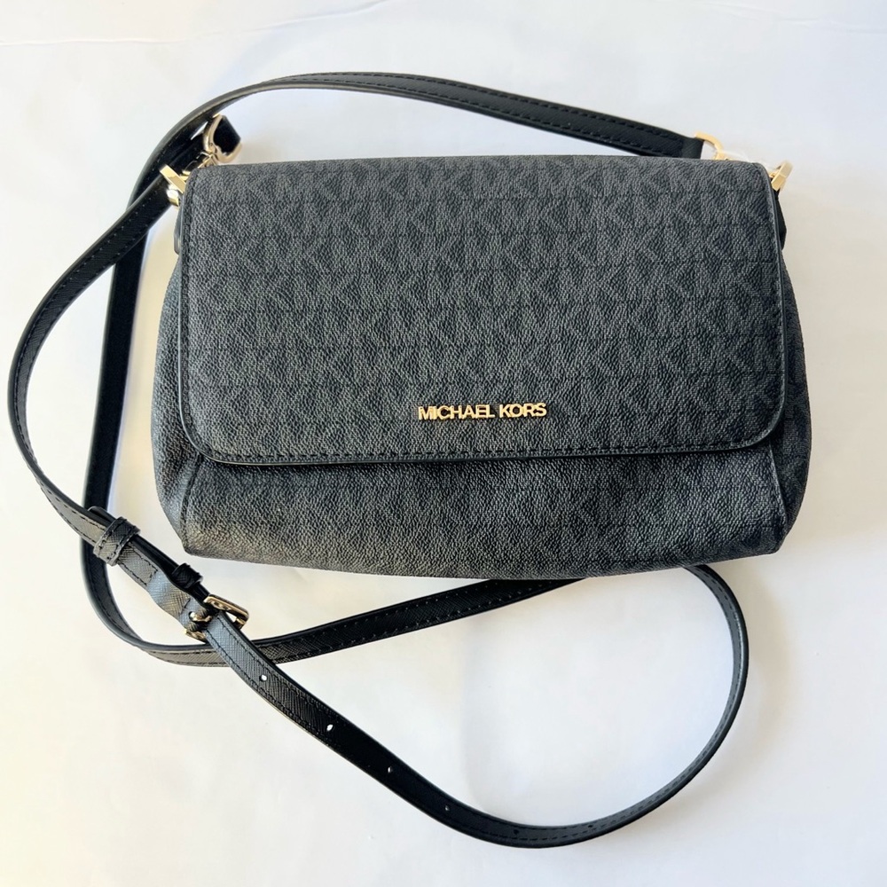 ( Final Price)

Michael Kors Black Logo-Print Crossbody Bag with Gold Hardware